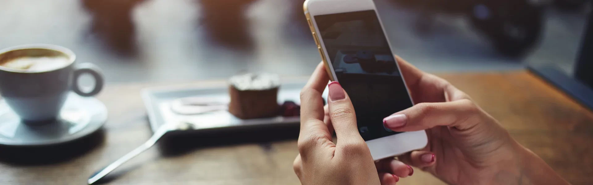 1025-contact_header.webp 1025-contact_header.webp